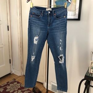 Gap True Skinny Destroyed Jeans Size: 27